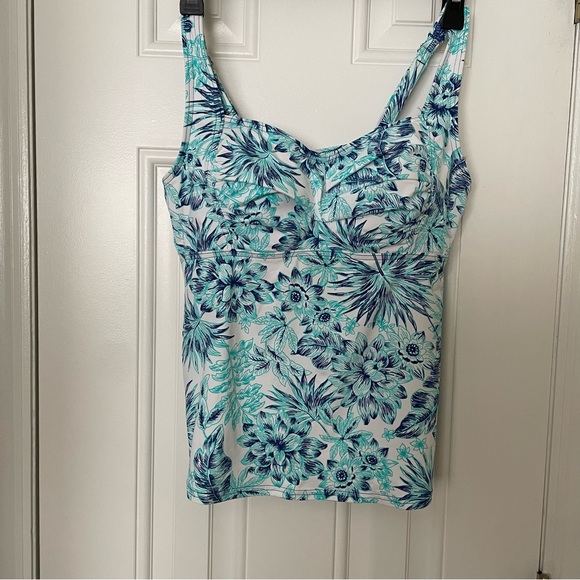 Women’s Lands’ End Tankini Swimsuit Top andTankini Bottom - Picture 2 of 6